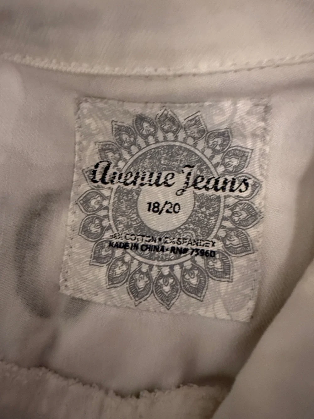 White Painted Denim Jean Jacket with Red Eiffel Design - Picture 4 of 4